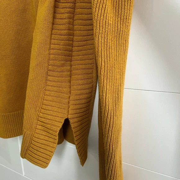 Sweater - Picture 2 of 4